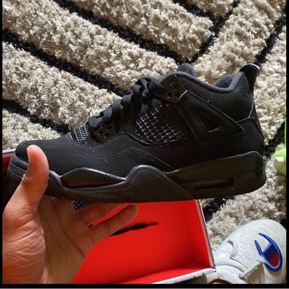 Black cats 4s